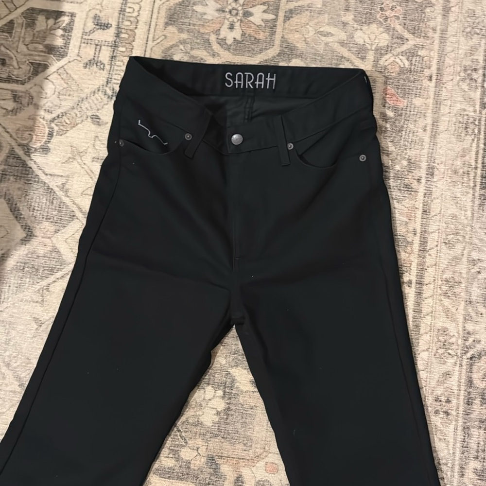 Kimes Jeans Sarah Black. Size 4, 34 inch inseam, barely worn.